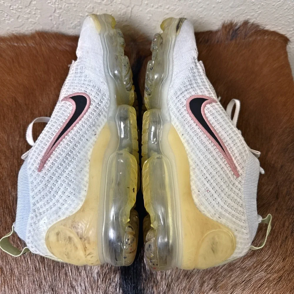 Nike Air VaporMax 7Y 2021 FK Youth White Mis Matched‎ Swoosh DQ7758-100 Run Gym